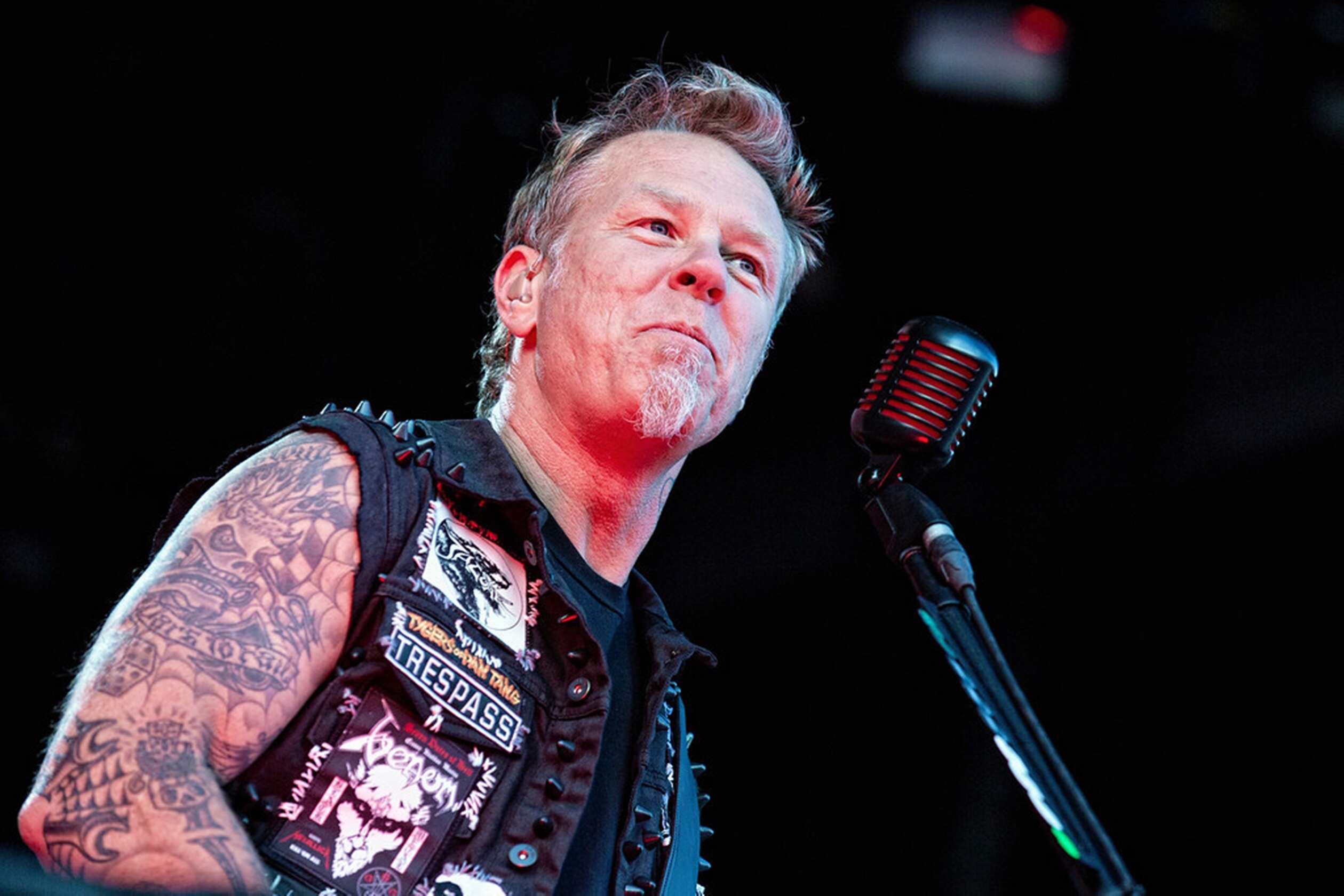 Ma 57 Eves James Hetfield Amerikai Gitaros Enekes A Metallica Alapito Tagja Szigetkoz Tv